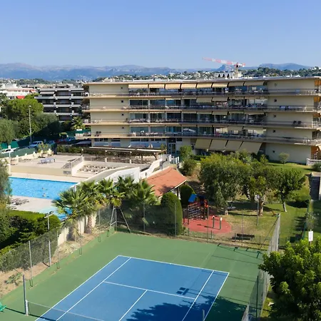 - Beachfront - Swimming Pool - Garage - Tennis