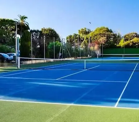 - Beachfront - Swimming Pool - Garage - Tennis *