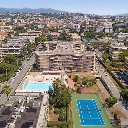 - Beachfront - Swimming Pool - Garage - Tennis 아파트